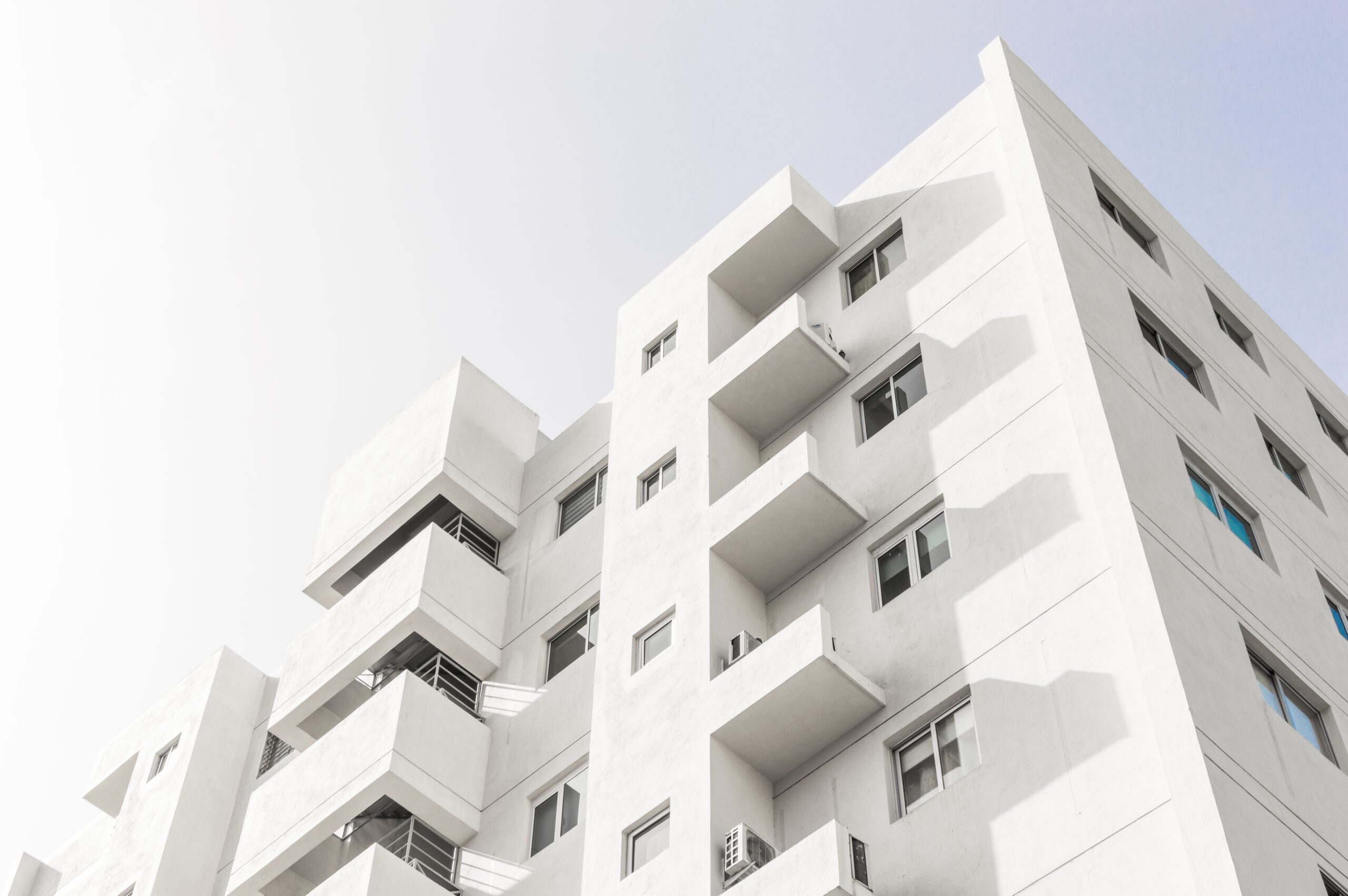 Edificio de color blanco